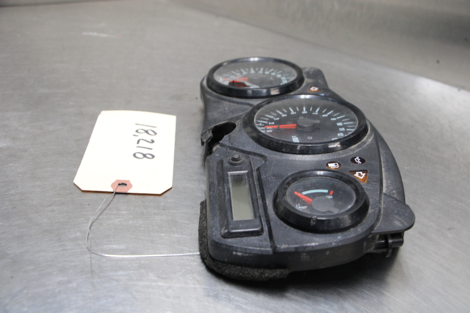 9900 Honda CBR600F4 F4 Gauges Speedo Tach Cluster Speedometer 18,218
