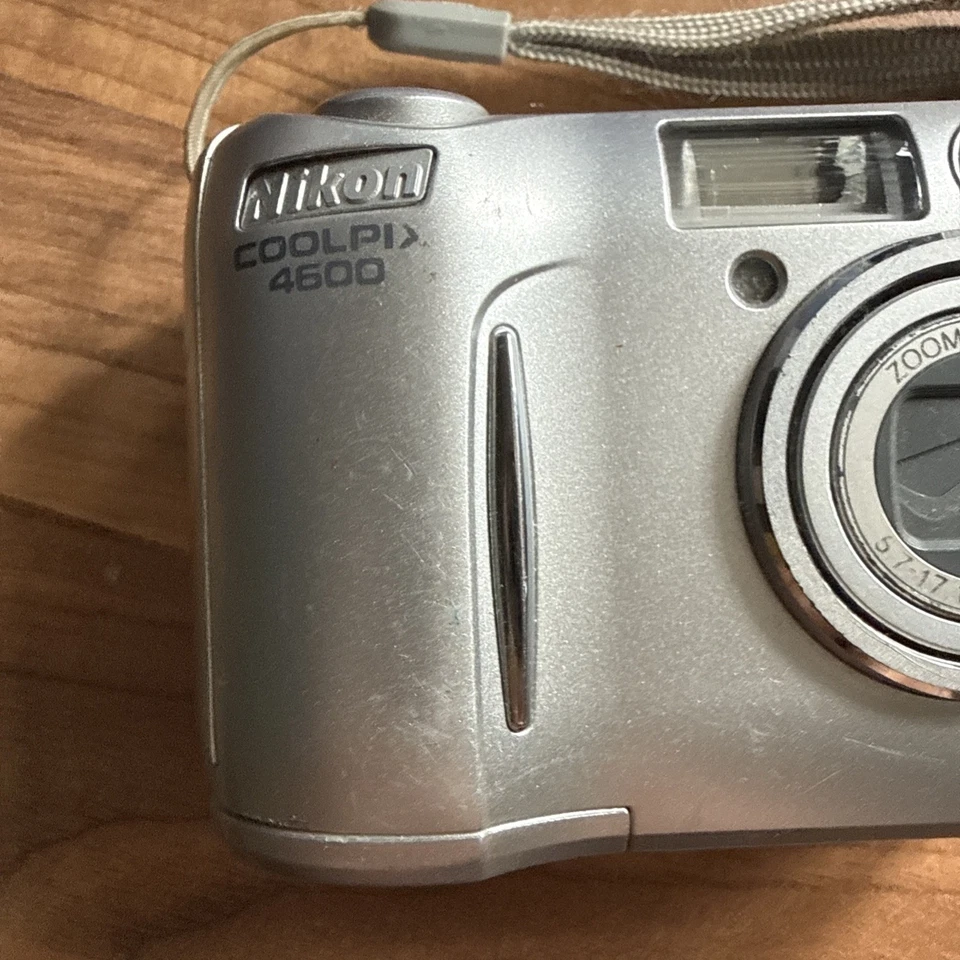 Nikon COOLPIX 4600 4.0MP Digital Camera - Silver - NOT WORKING - Image 3 of 4