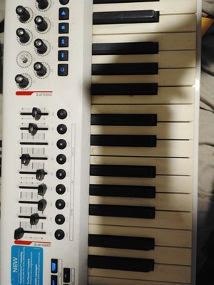 M-Audio Axiom Pro 61 Midi Keyboard HyperControl Technology Read