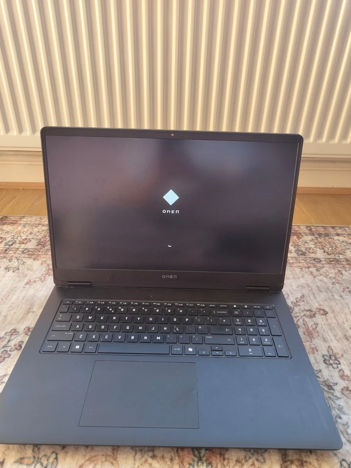 OMEN Gaming Laptop 17-db0009na, AMD Ryzen 7 8845HS, NVIDIA GeForce RTX 4050 6GB - Image 3 of 4