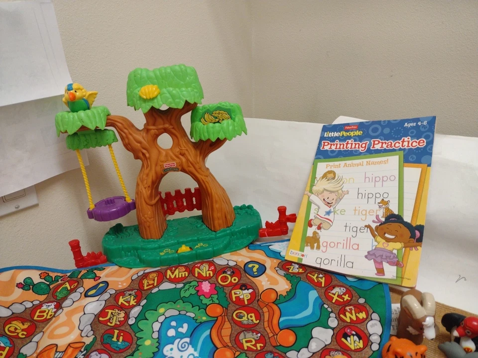 FiPRLittlePeople Alphabet Zoo A-Z Playset 26 Animals  +ZookeeperComplete Working - Image 3 of 4