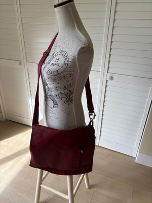 Piquadro Crossbody Messenger Bag in red/burgundy color Made in Italy