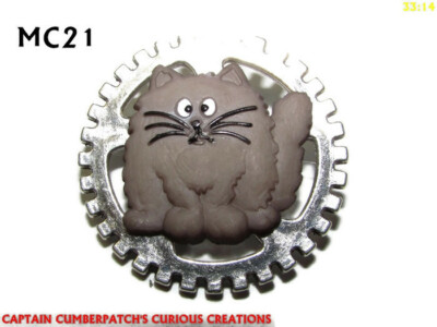 steampunk pin badge brooch grey kitten cat on silver gearwheel cog #MC21