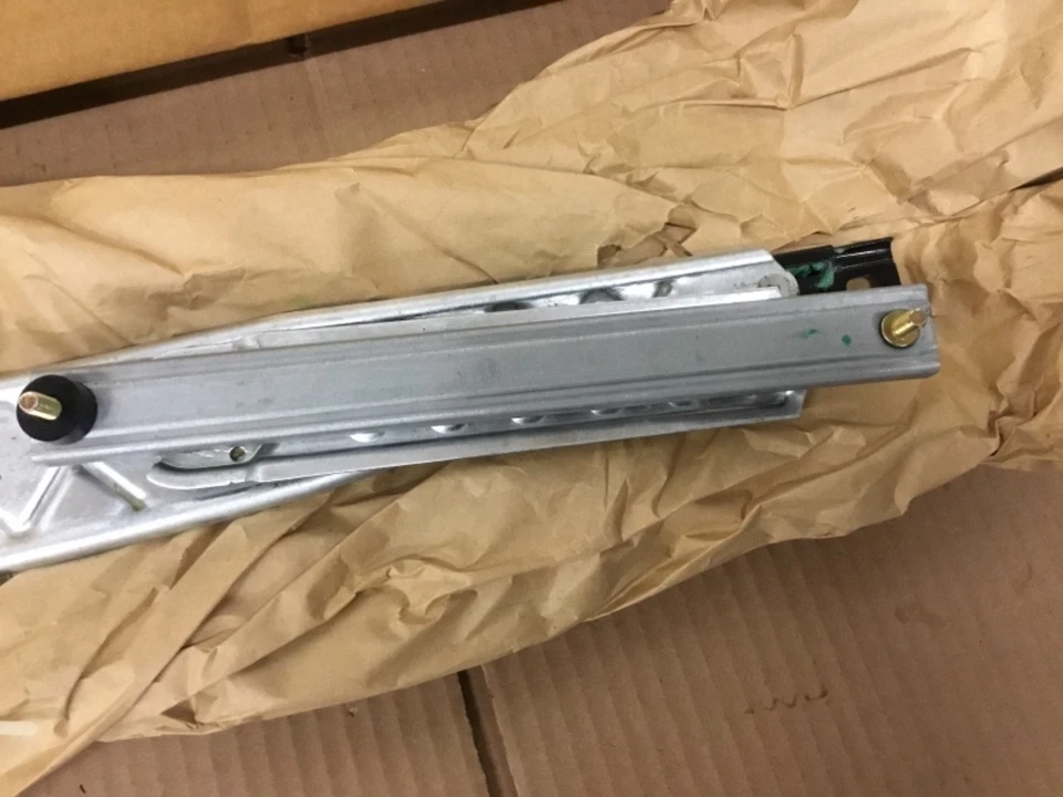 Регулятор правого окна NOS Ford 97 98 99 00 01 02 Expedition Lincoln Navigator - Изображение 3 из 4