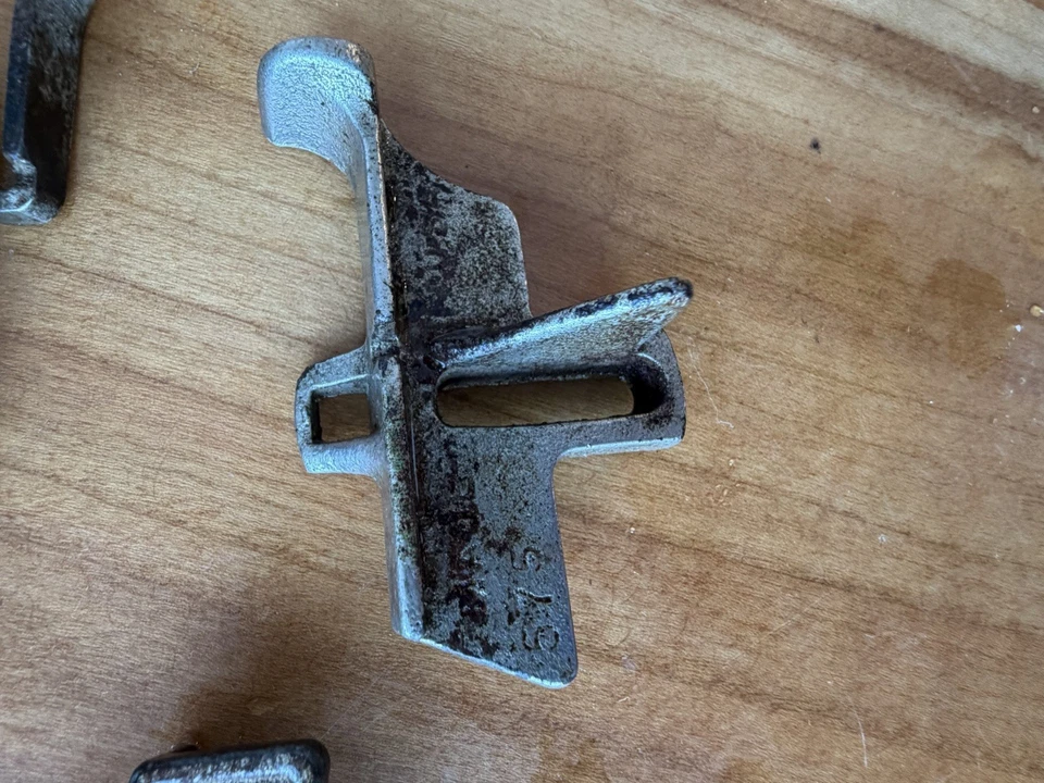 4 винтажных ограничителя глубины шнекового сверла Stanley — чугунные и зажимные - Изображение 3 из 4