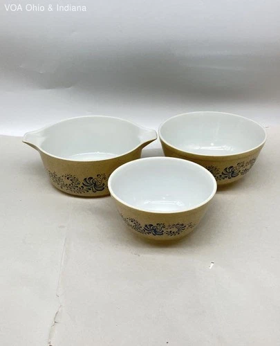 Pyrex Homestead 3 Piece Bowl Lot Cinderella & Mixing Bowls 402 Vintage