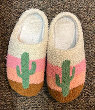 Living Royal Slippers. Cactus-Green With Pink/Brown Color Block Slip On M/L 9-12