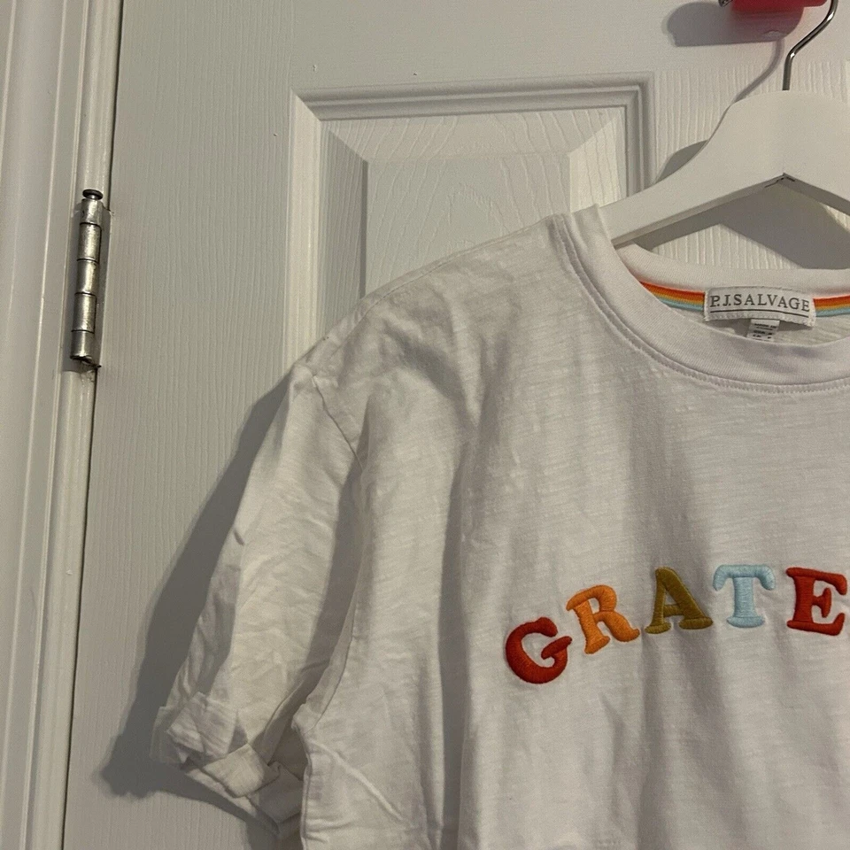 Camiseta PJ Salvage Blanca Mujer Pequeña Grateful Bordada Manga Corta Cuello Redondo Foto 2 de 4