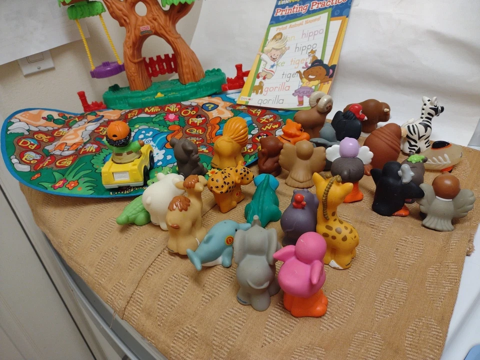 FiPRLittlePeople Alphabet Zoo A-Z Playset 26 Animals  +ZookeeperComplete Working - Image 4 of 4