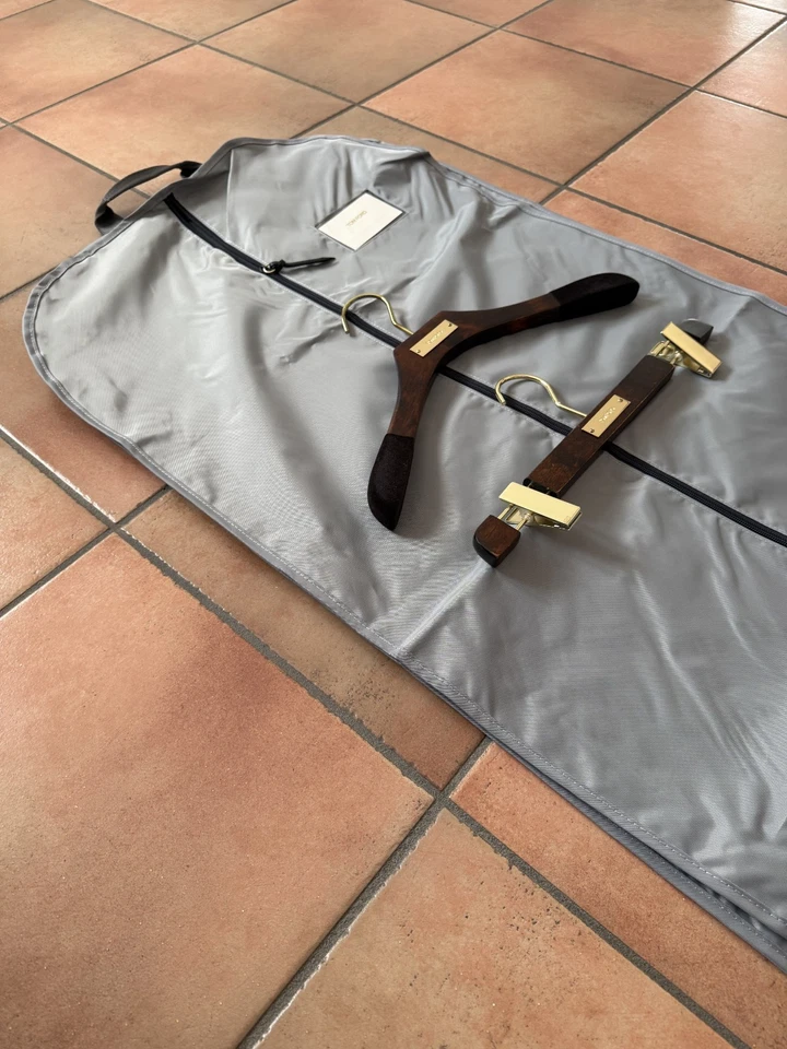 Porta abiti  dust bag TOM FORD originale 60*120,  2 grucce confezione lusso - Image 2 of 4
