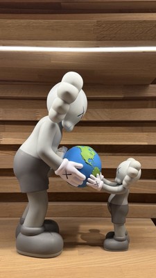 KAWS THE PROMISE - Grey 2022 - Qatar KAWS - DEADSTOCK DS NEU IN BOX