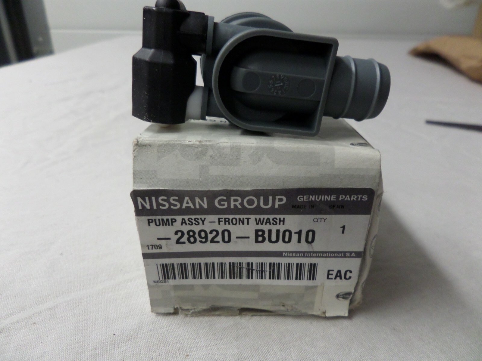 Genuine New Nissan Qashqai J10 Windscreen Window Washer Pump 28920BU010
