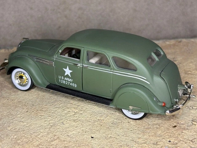 Signature Models, 1936 Chrysler Airflow, 1/32 - Image 2 of 4