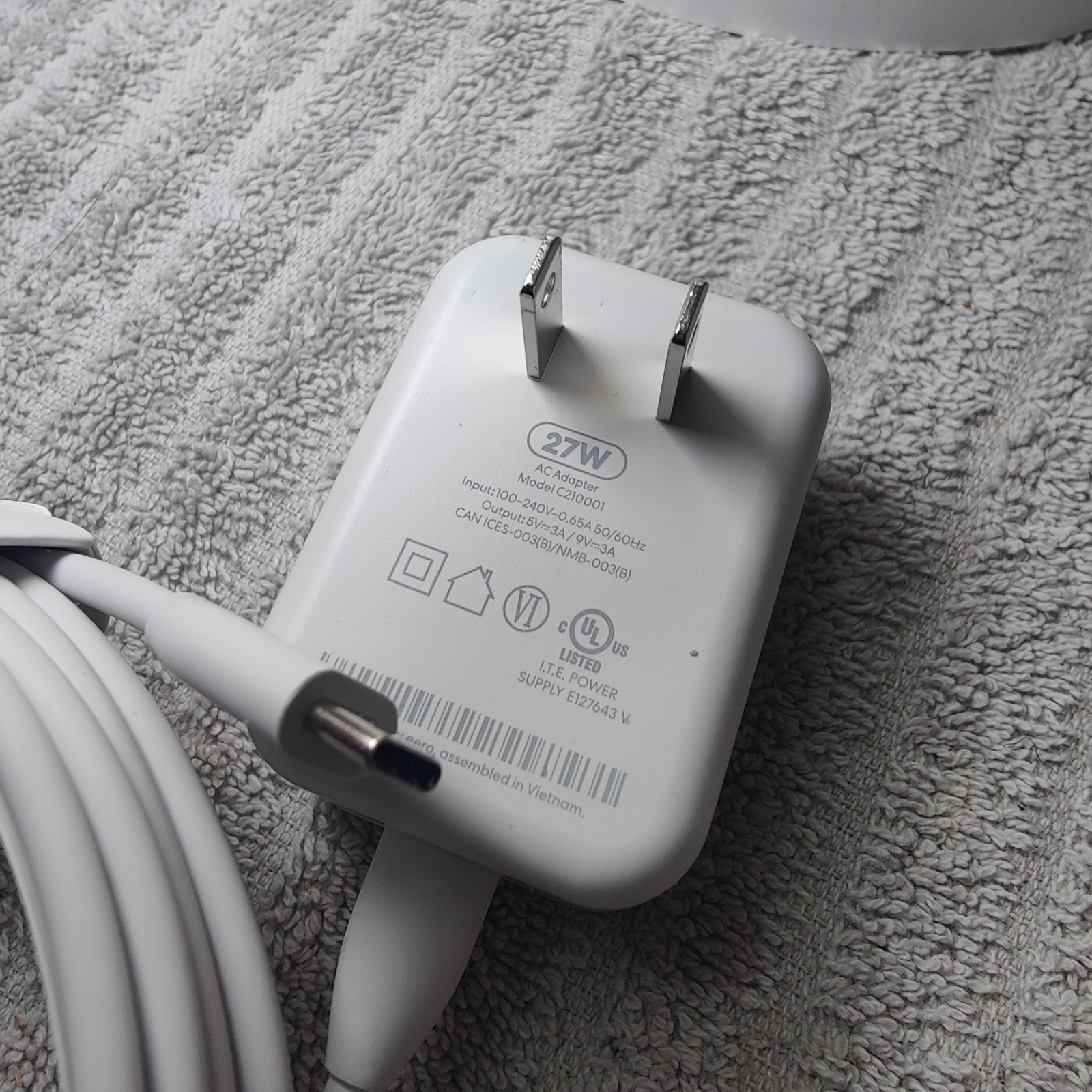 eero Pro 7 Tri-Band Mesh Wi-Fi 7 Router - White (Frontier Powered) ME10001 READ!