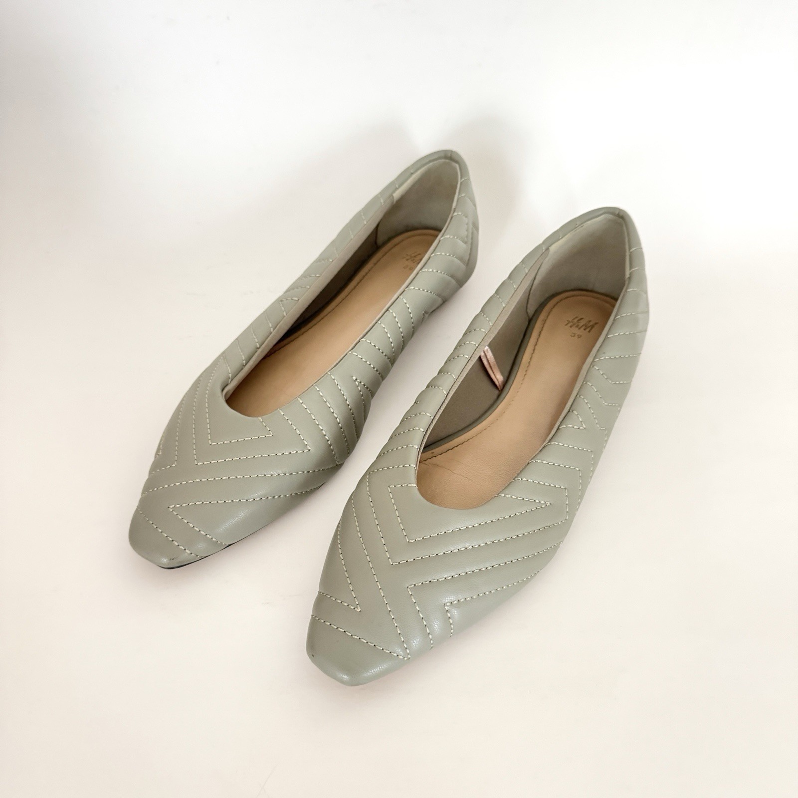 H&M Women’s Gray Quilted Pointy Square Toe Flats Size 39 US 8.5 Grey Silver thumbnail 4