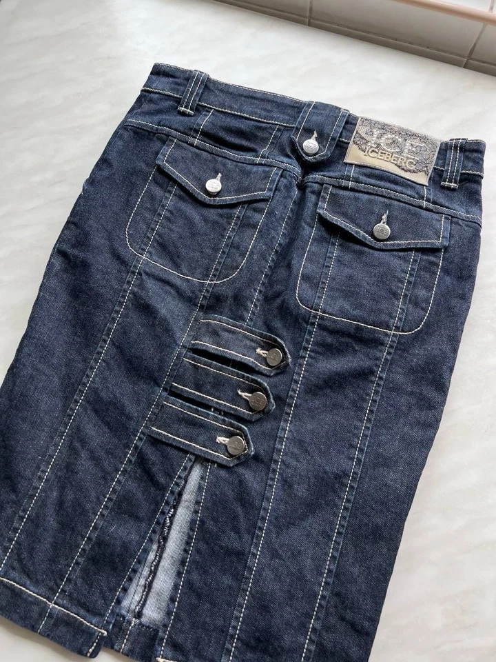 Falda de mezclilla vintage ICEBERG Y2K con botones largos años 90 hecha en Italia Foto 2 de 4