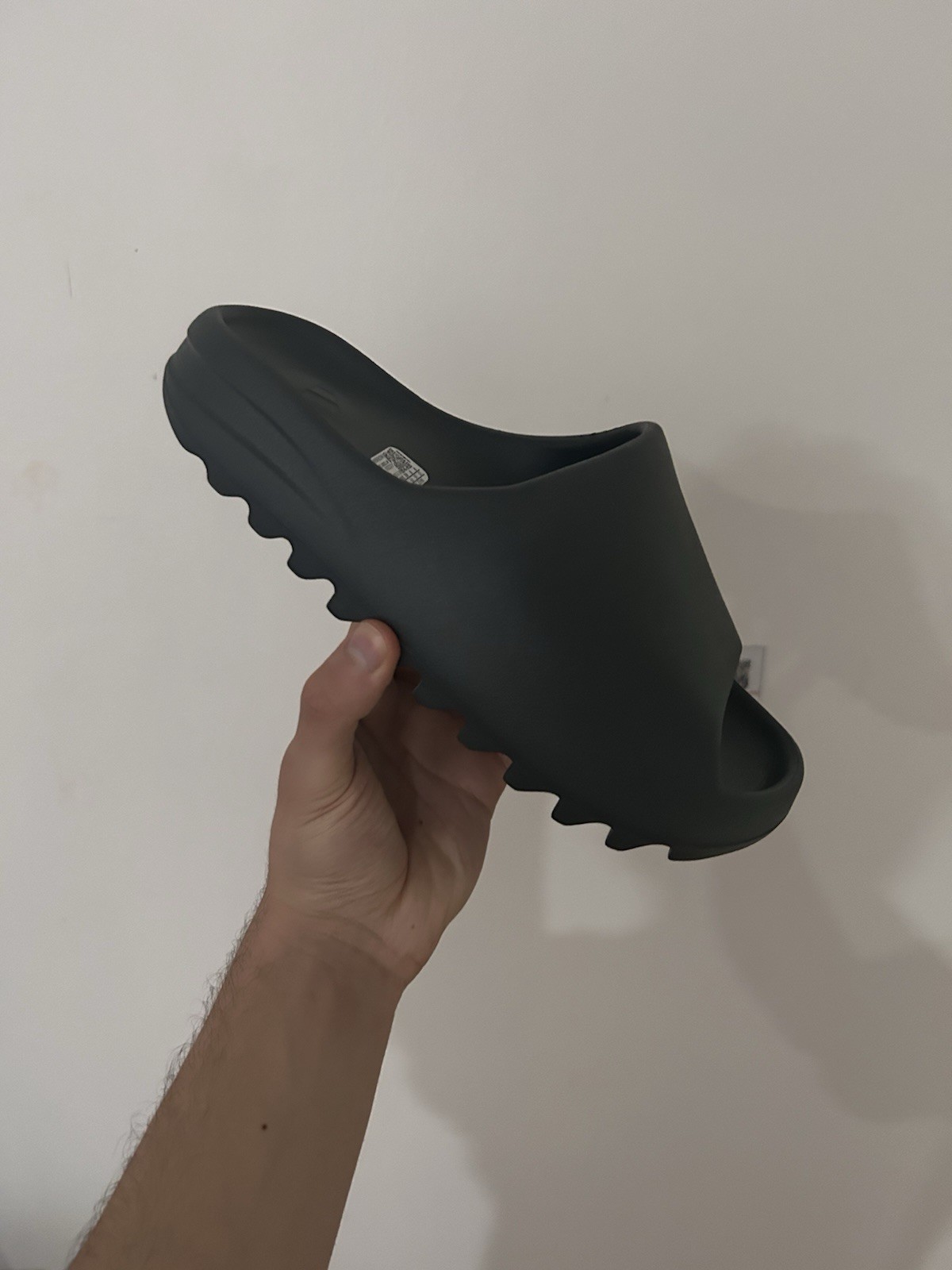 Size 8 Men’s Adidas Yeezy Slide Gray ID2350