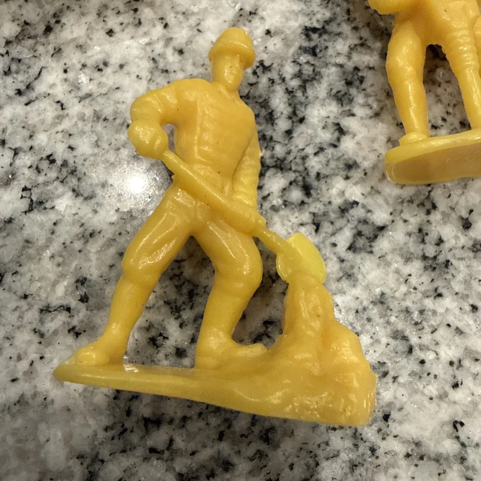 Juego de 5 adornos para pasteles de trabajador de la construcción Jackhammer excavadora ingeniero juguete soldado Foto 2 de 4