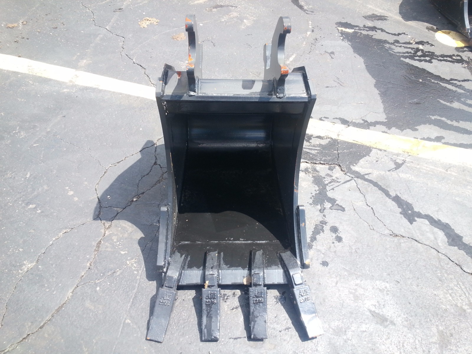 New 18" Excavator Bucket for a John Deere 60G with ZTS Coupler with