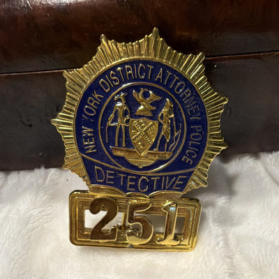 PROP Blue Bloods NYC Attorney Detective 251 Gold Tone Pinback Pin