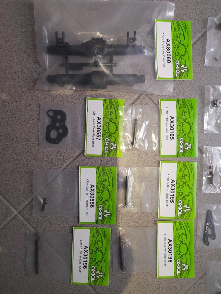 Axial XR-10 Lotto Ricambi Nuovi Scaler Crawler M.o.a. 17 Parti Nuove In Busta - Immagine 3 di 4