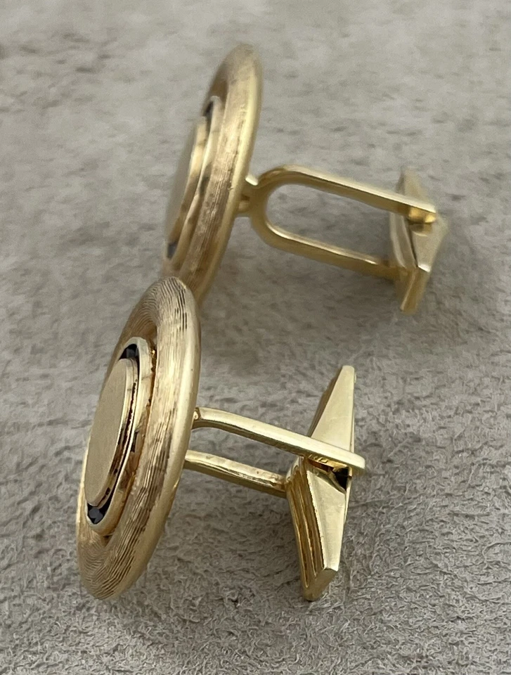 Par de gemelos vintage Lucien Piccard 14K y granates Foto 3 de 4