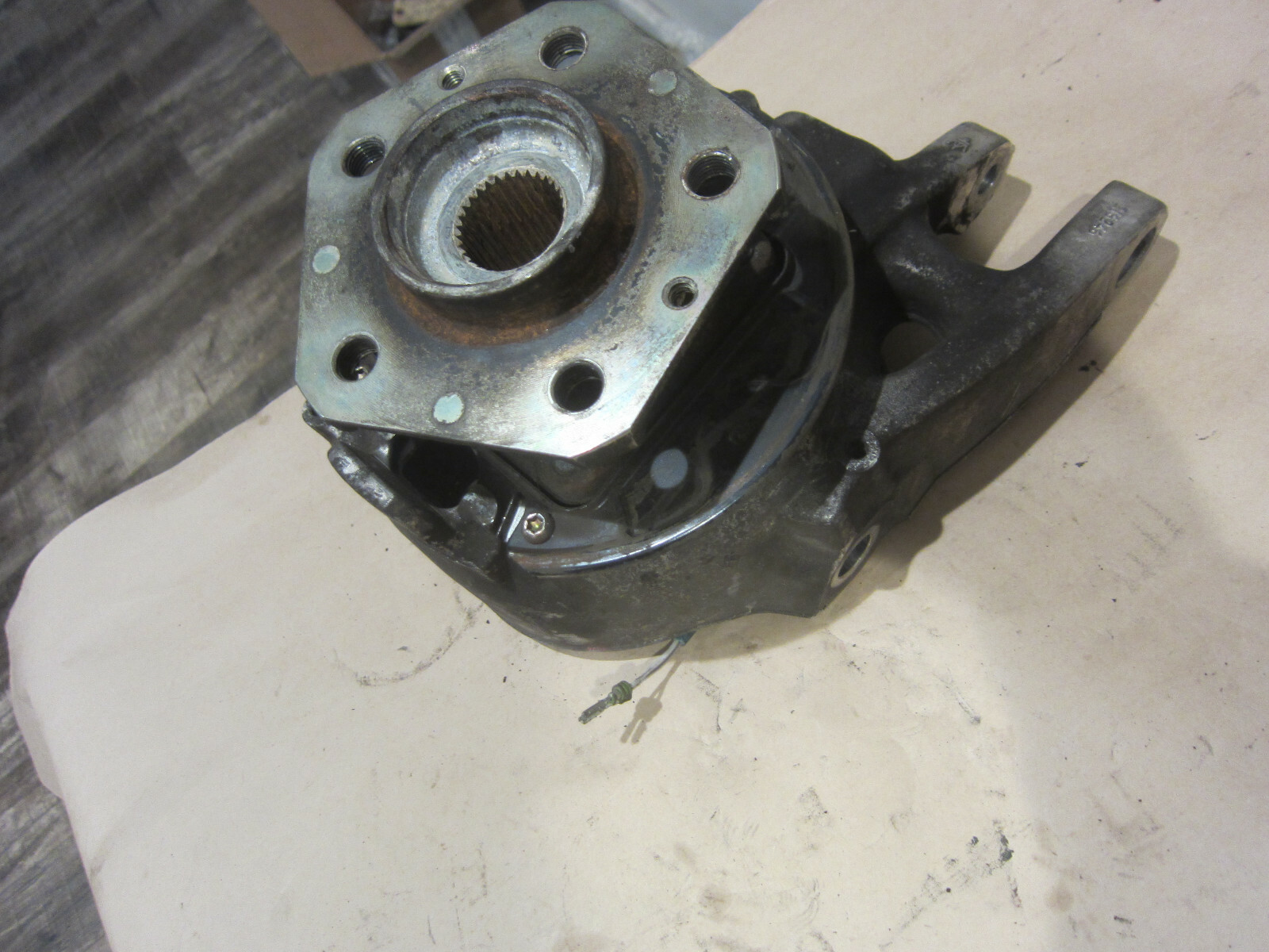 Maserati Quattroporte  2006 - RH Rear Hub Holder with Hub  - P/N 216250
