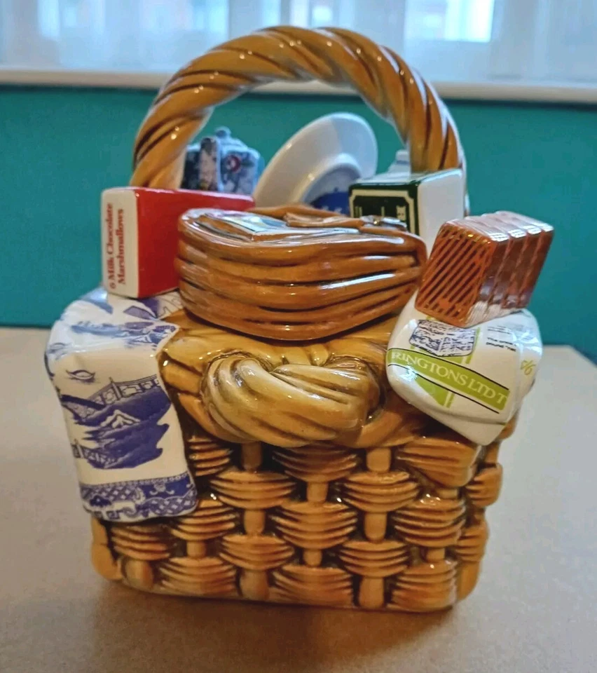 Ringtons Limited Edition Monty Basket Teapot by Paul Cardew  - Image 4 of 4