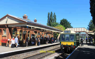 Foto 6x4 belebter Bahnsteig am Bahnhof Toddington Didbrook Eine Menschenmenge wartet auf c2018