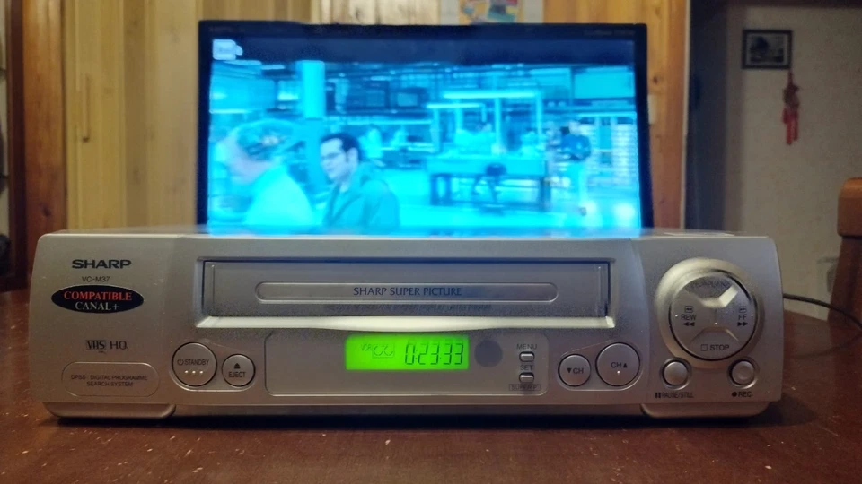 SHARP VC-M37 VIDEOREGISTRATORE 4 TESTINE REVISIONATO CON TELECOMANDO  - Immagine 3 di 4