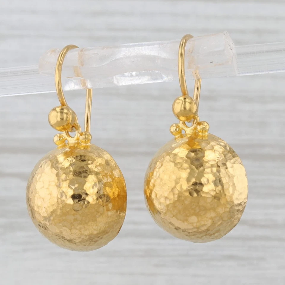 Pendientes colgantes martillados colección de hechizos Gurhan postes de gancho de oro amarillo de 24 k Foto 2 de 4