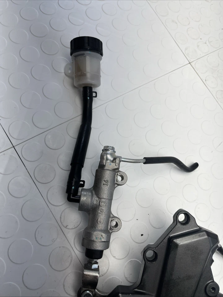 Reposapiés estriberas soporte pedal Kawasaki Z650 NINJA 650 2017-2024 derecho OEM Foto 3 de 4