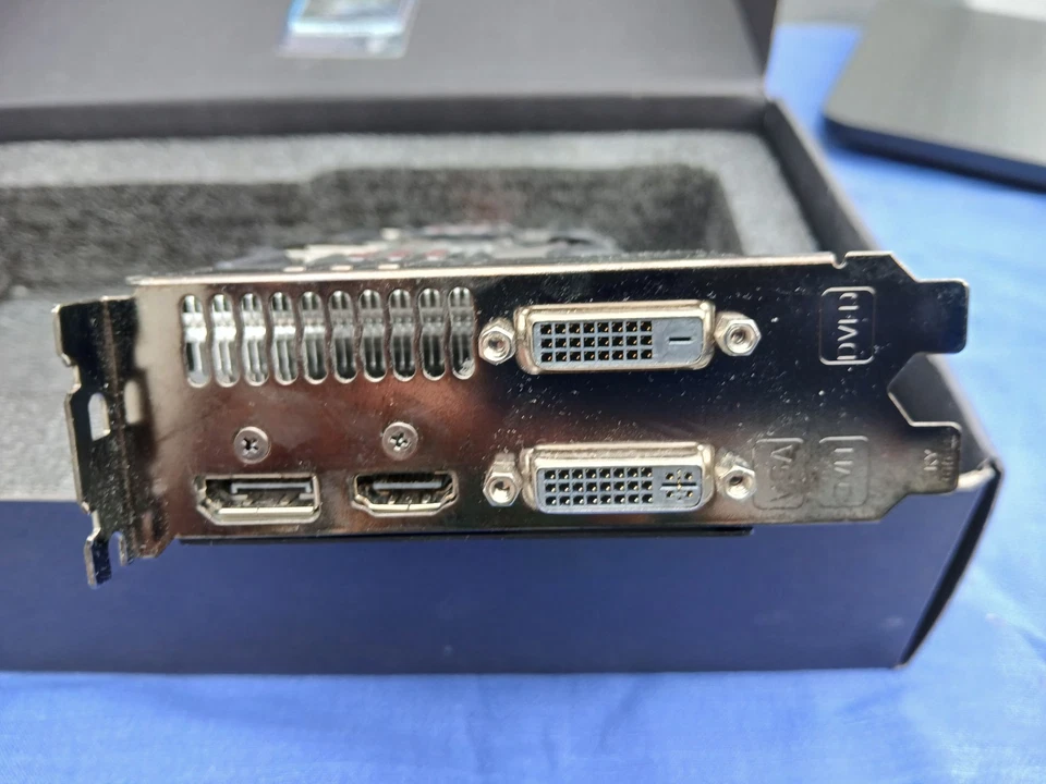 ASUS NVIDIA GeForce GTX 670 DirectCU II 2GB GDDR5 Graphics Card GPU - Image 2 of 4