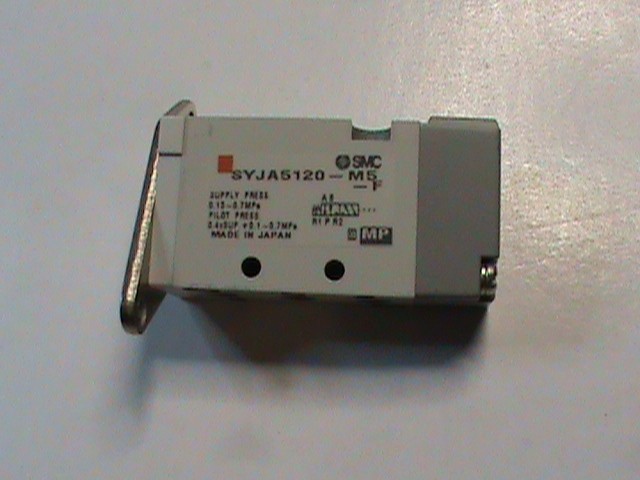 SMC SYJA5120-M5-F Pneumatic Pilot Valve, 2-Position 5-Port, 0.15-0.7MPa, M5x0.8