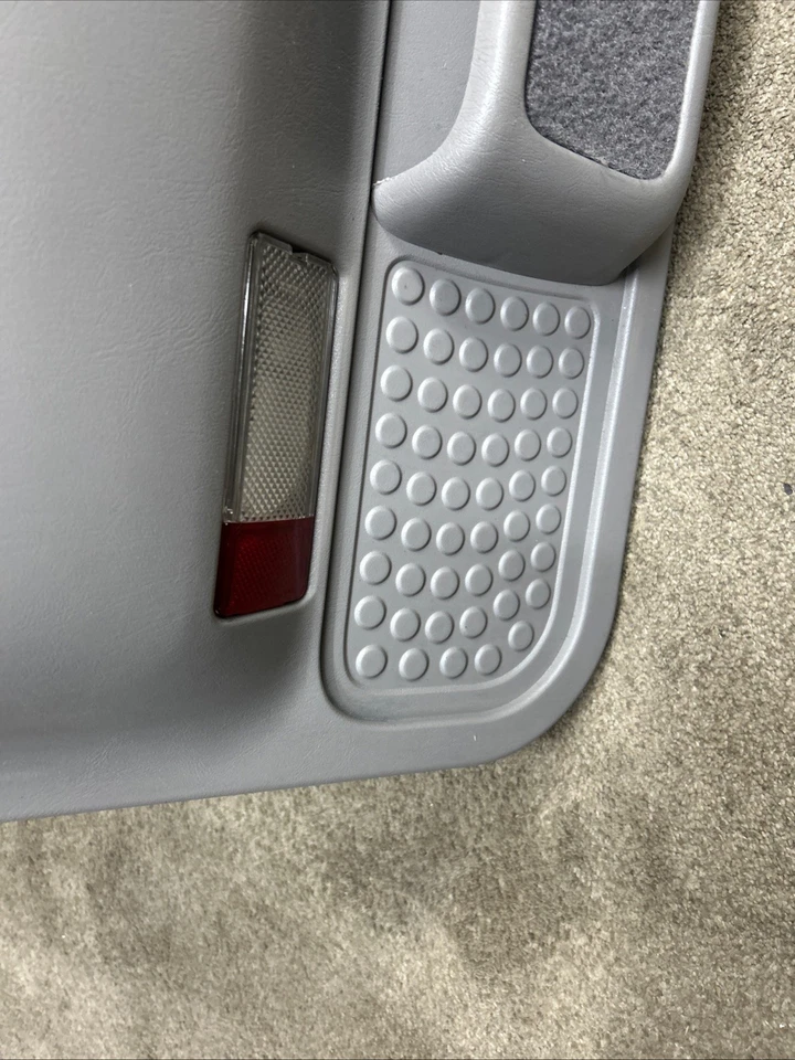 Panel de puerta lateral del conductor gris Ford F-250 1999-2007 regular o extendido Super Duty OEM Foto 2 de 4