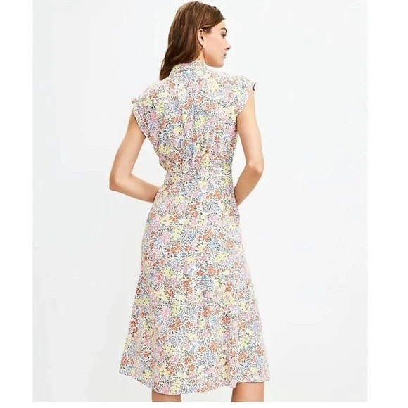 Vestido midi boho Ann Taylor LOFT Ditsy estampado floral tejido con botones 12 Foto 2 de 4