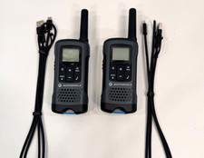Motorola TALKABOUT TWO-WAY RADIO T200 2 Radios w/Batteries/Clips/Chargers Test