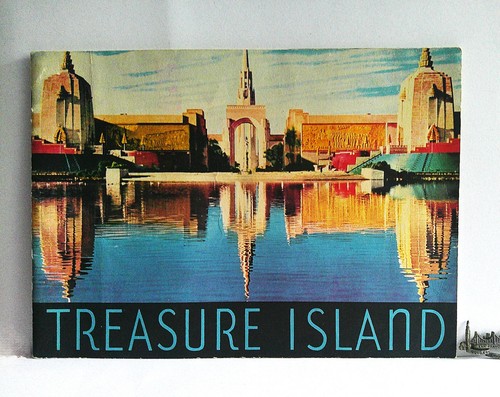 TREASURE ISLAND GOLDEN GATE INTERNATIONAL EXPOSITION SOUVENIR BOOKLET & PIN 1940