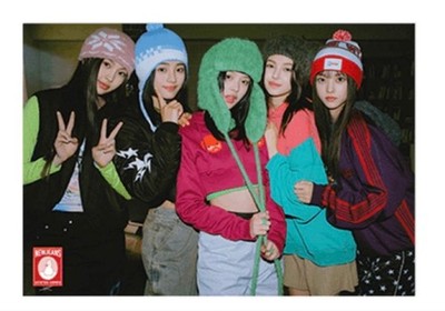 NewJeans NJZ SHOPEE kpopmerch 50枚 Newjeans NJZ OMG Poster All Members Ver New KPOP | eBay