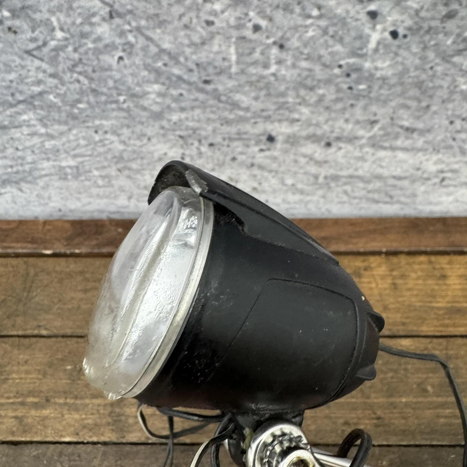 Faro delantero negro para bicicleta Busch & Müller Lumotec IQ Cyo Plus LED Dynamo Foto 4 de 4