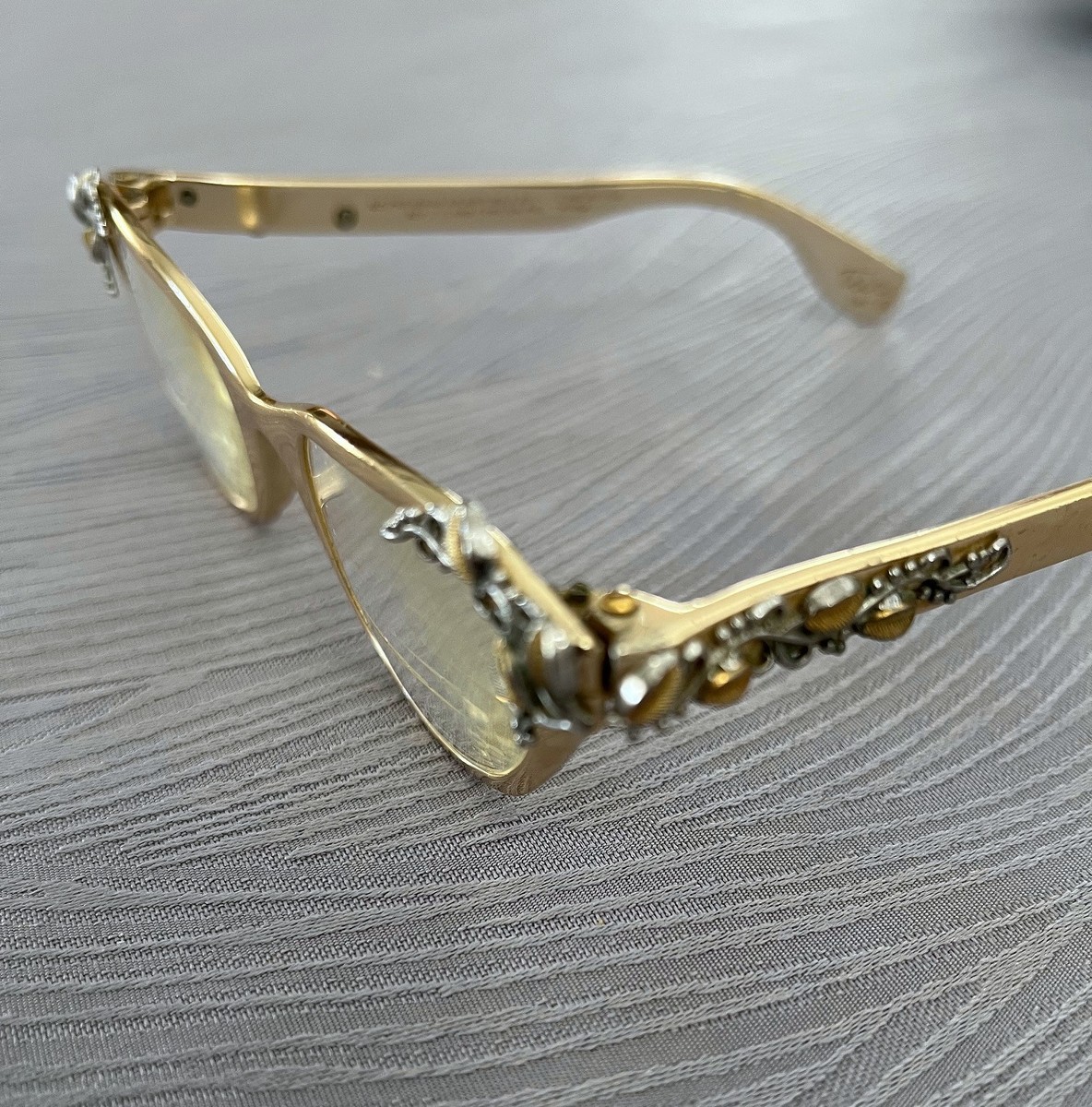 Fendi Gray Cat-Eye Glasses with Gold Filigree Fendigraphy - Blue | FENDI International main image 4