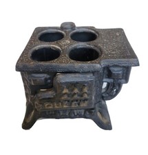 Vintage QUEEN Mini Cast Iron Metal Stove Oven Salesman's Sample