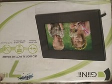 GiiNii GT701P1 7" Digital Picture Frame led