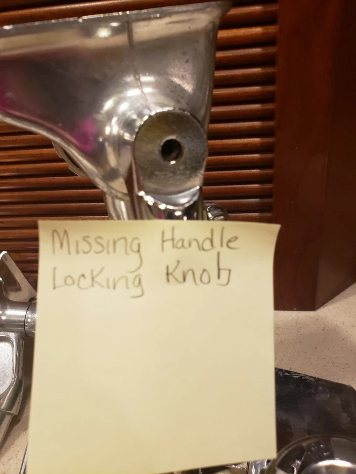 Винтажная мясорубка SEARS зеленый металлический всасывающий низ авокадо - Изображение 3 из 4