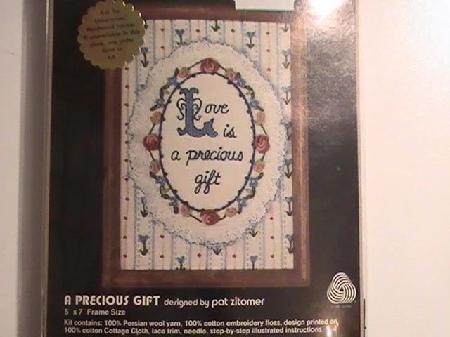 Kit de bordado vintage Dimensiones "Un regalo precioso" de Linda Powell 5" x 7" #6043 Foto 2 de 2