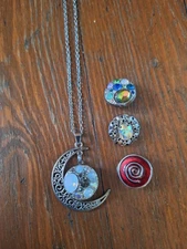Crescent Moon Pendant Silver Tone Necklace w/Interchangeable Snap +3 Extra Snaps