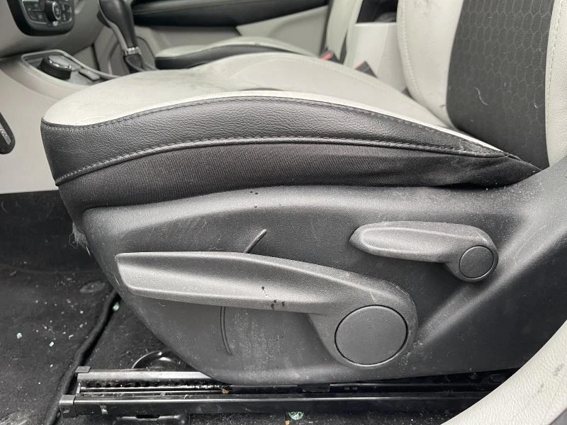 Jeep Compass 2017-2023 asiento delantero izquierdo manual dos tonos blanco/negro TC:G7XS 54091 Foto 4 de 4