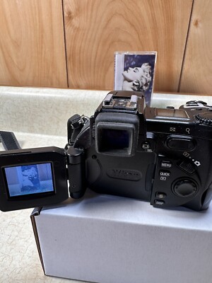 送料無料❤️お値打ち品❤️デジカメ本体❤️ Nikon coolpix E5700 Nikon CoolPix E5700