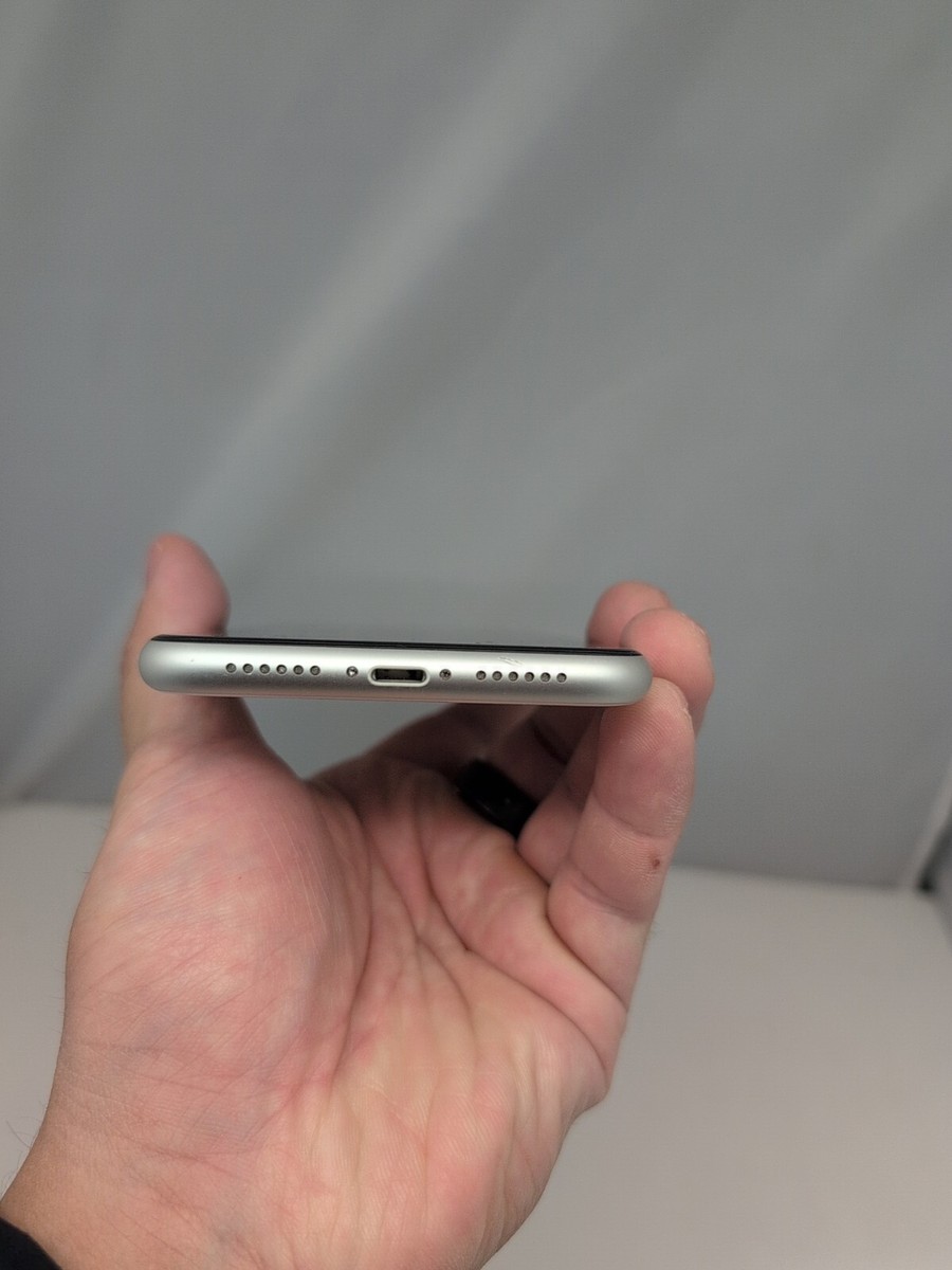 Apple iPhone 11 - 64 GB - White (Network Locked) Unknown