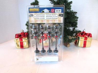Lemax 54005 Set of 4 Lamposts with Holiday Wreaths Battery Operated L135